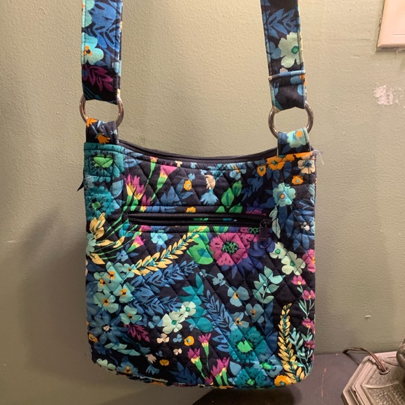 Vera Bradley crossbody mailbag beautiful bright colors no fading like new - Picture 2 of 8